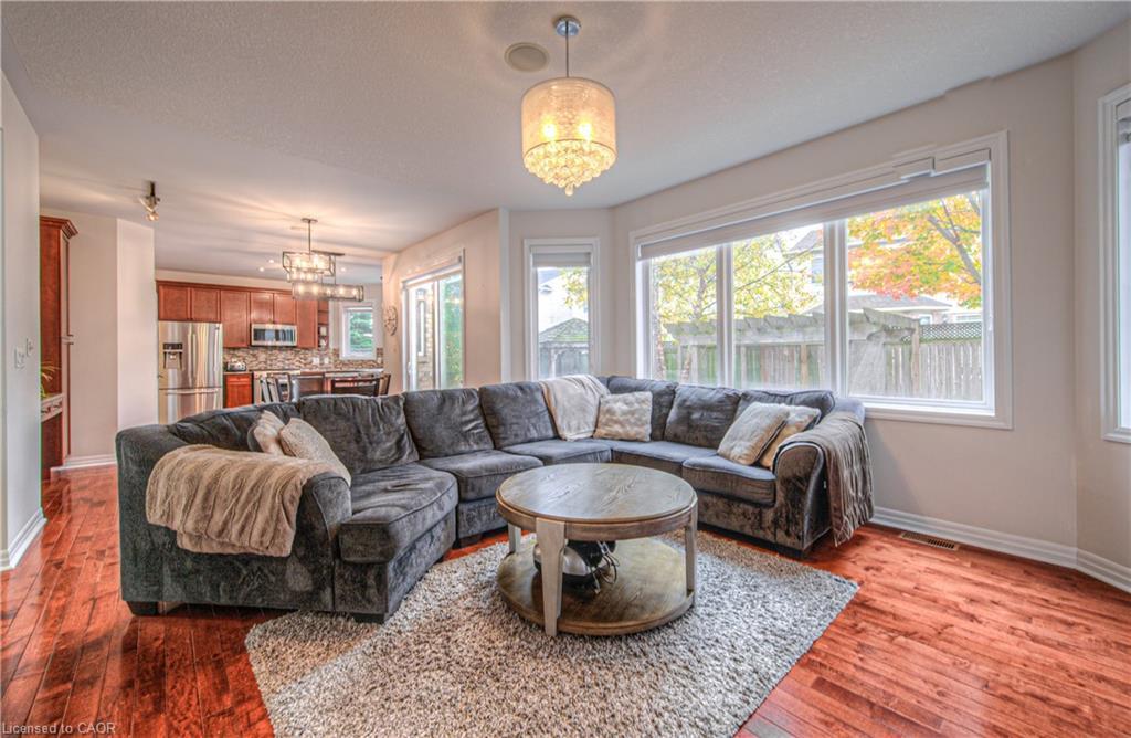47 Dellgrove Circle, Cambridge, ON - Indoor Photo Showing Living Room