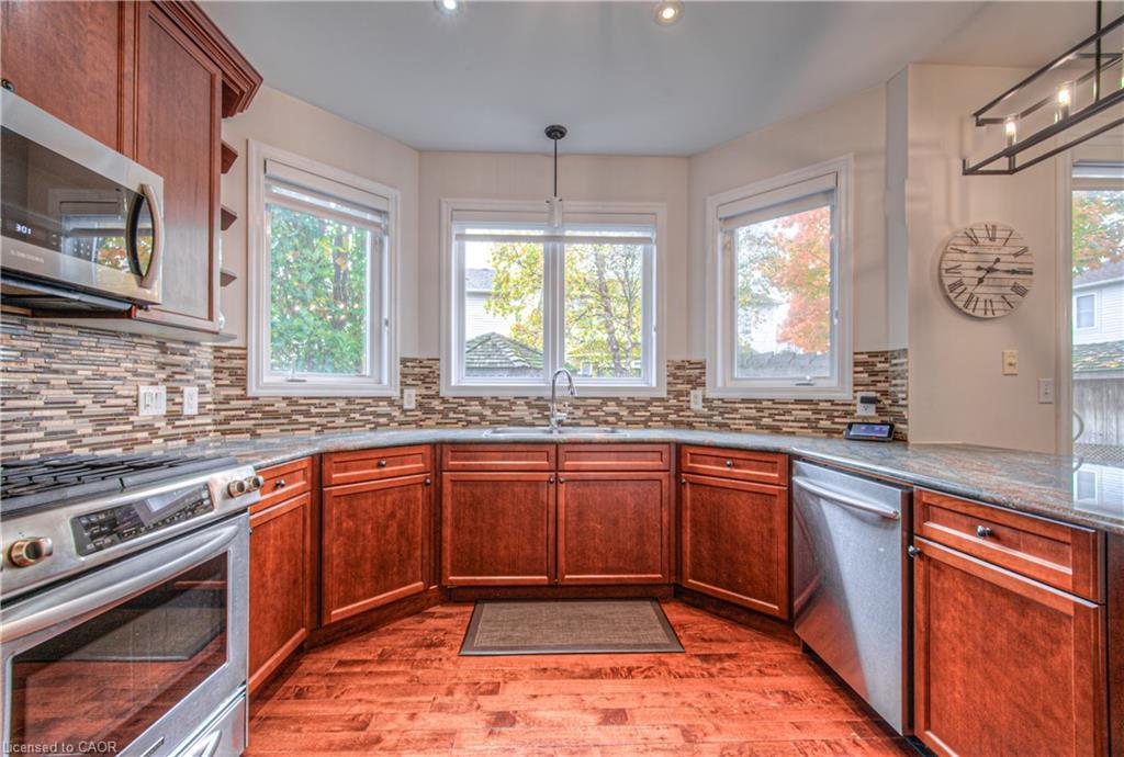47 Dellgrove Circle, Cambridge, ON - Indoor Photo Showing Kitchen With Double Sink