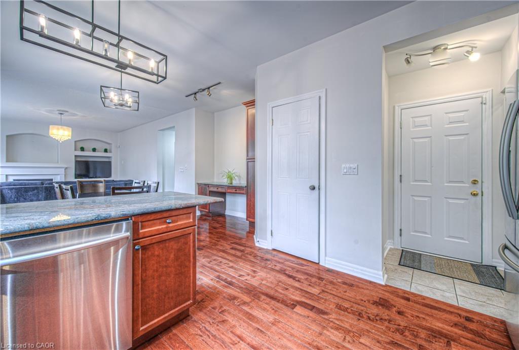 47 Dellgrove Circle, Cambridge, ON - Indoor Photo Showing Kitchen