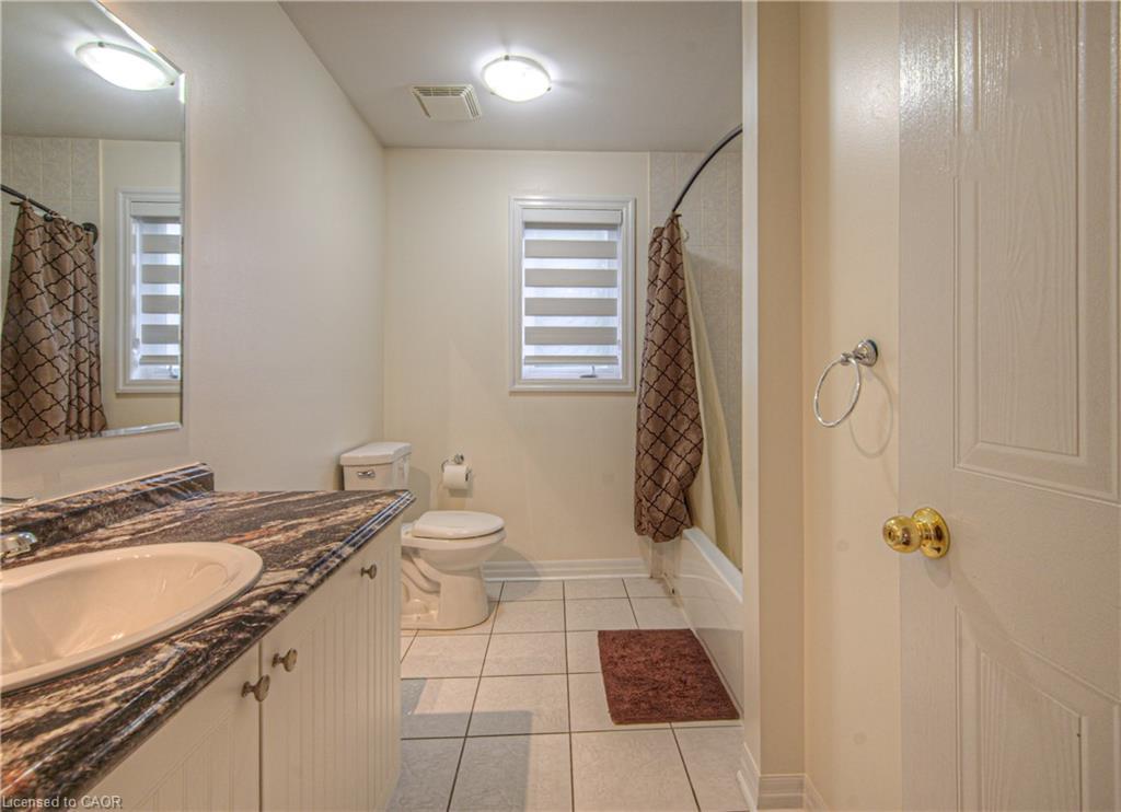 47 Dellgrove Circle, Cambridge, ON - Indoor Photo Showing Bathroom