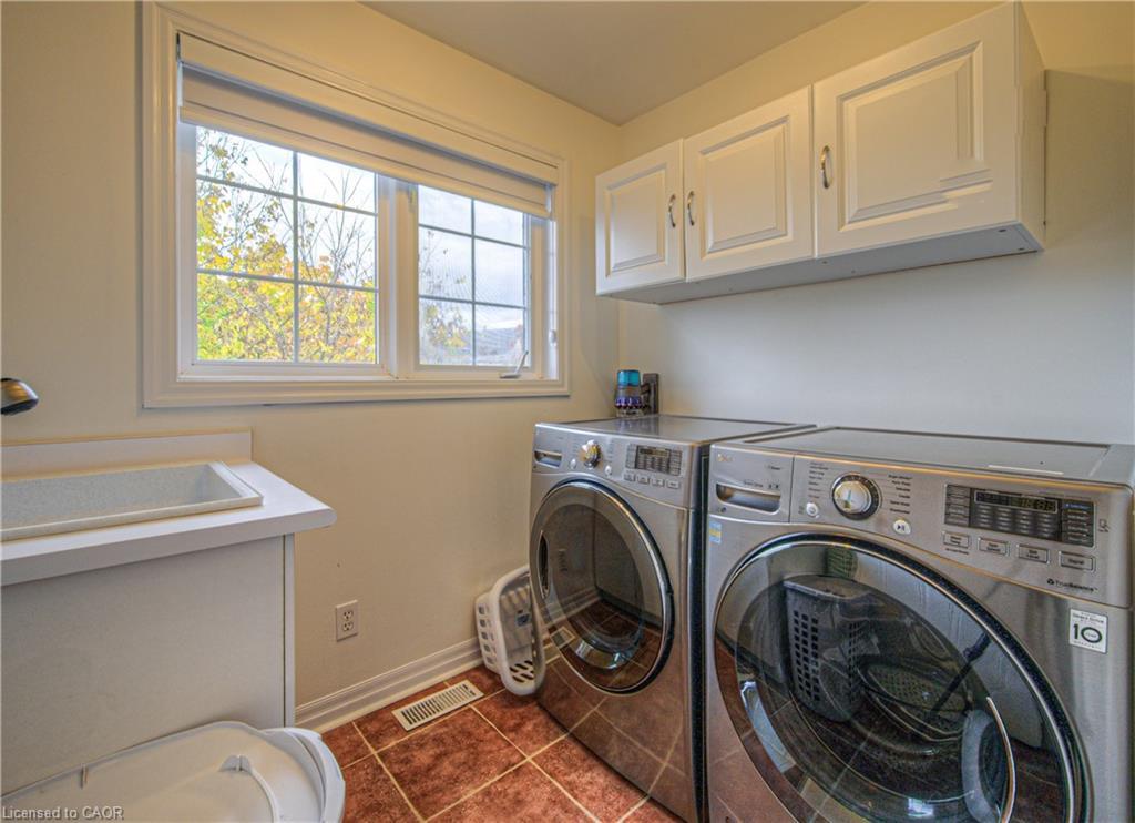 47 Dellgrove Circle, Cambridge, ON - Indoor Photo Showing Laundry Room