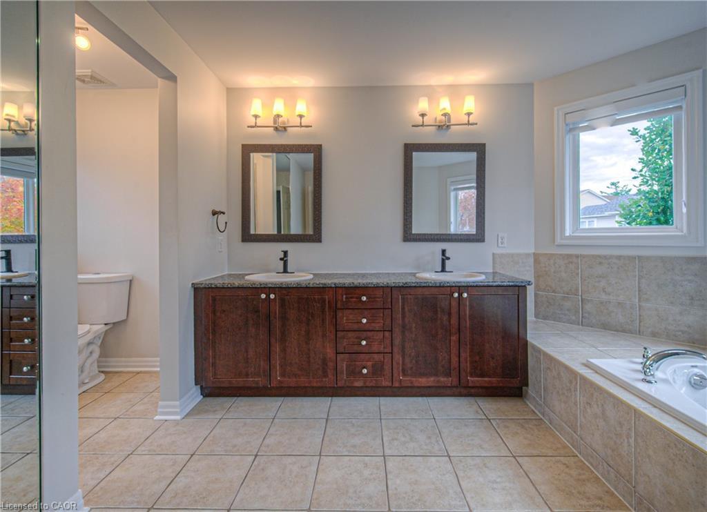 47 Dellgrove Circle, Cambridge, ON - Indoor Photo Showing Bathroom