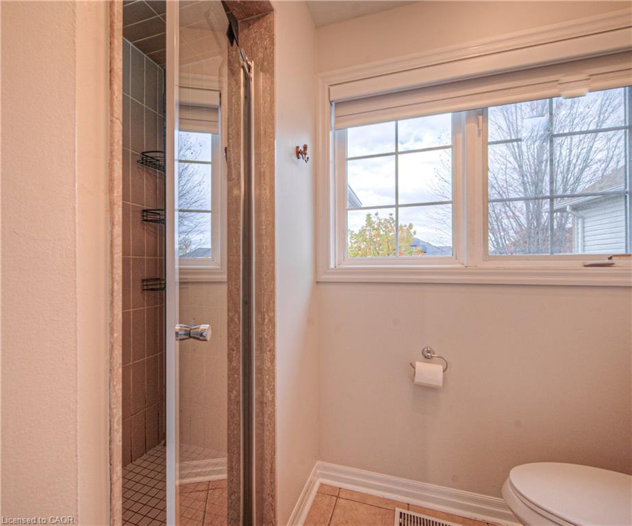 47 Dellgrove Circle, Cambridge, ON - Indoor Photo Showing Bathroom