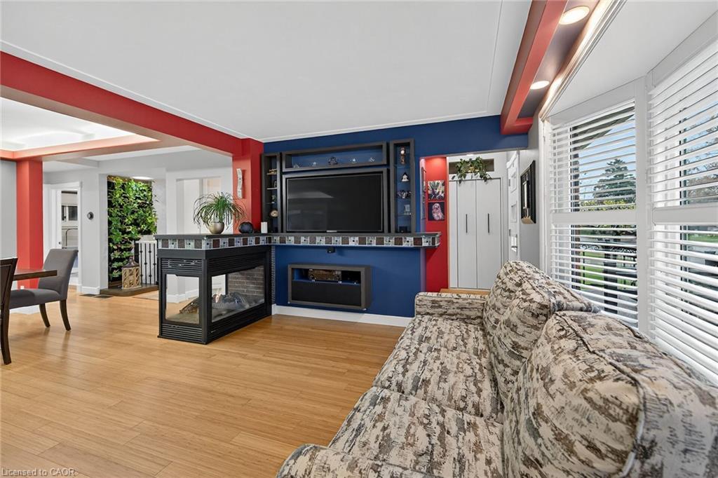 72 Viceroy Court, Hamilton, ON - Indoor With Fireplace