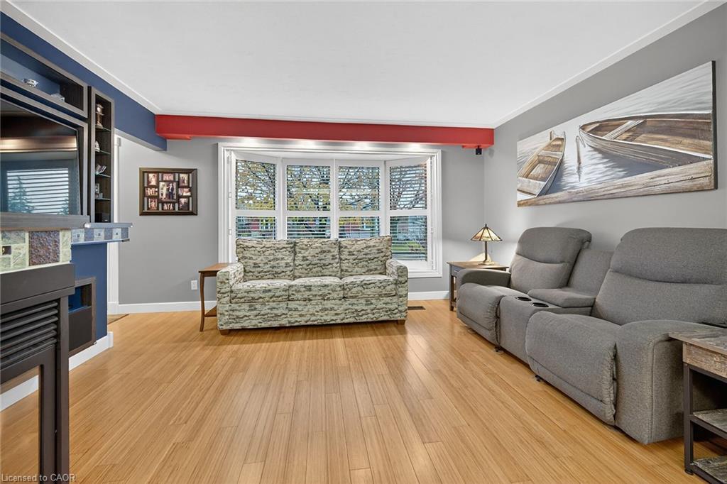 72 Viceroy Court, Hamilton, ON - Indoor Photo Showing Living Room