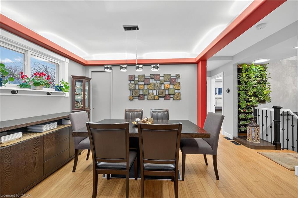 72 Viceroy Court, Hamilton, ON - Indoor Photo Showing Dining Room