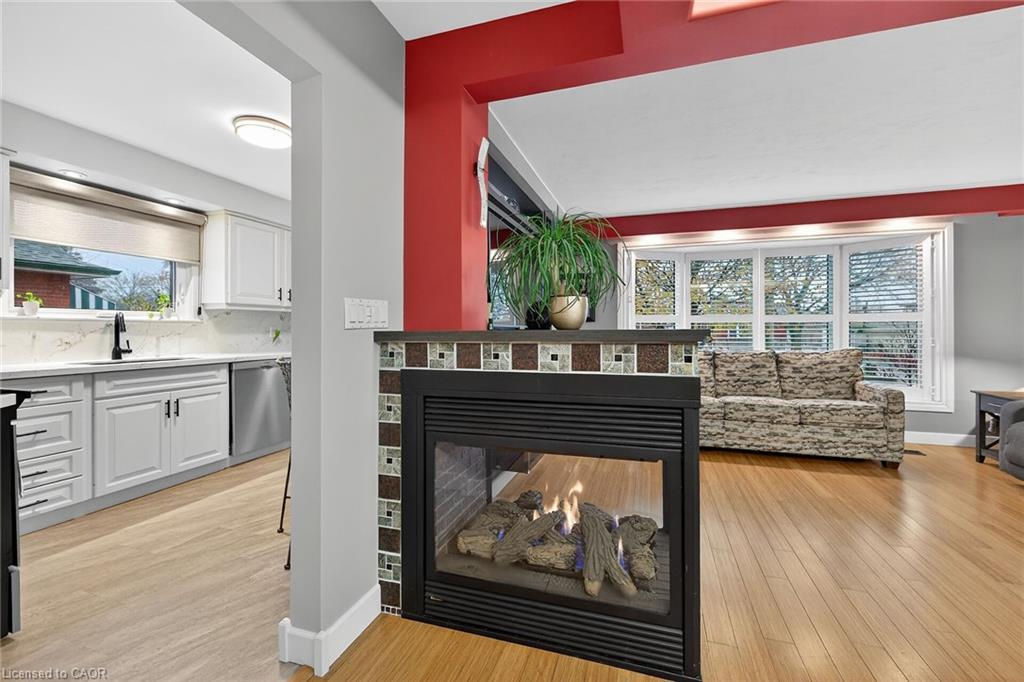 72 Viceroy Court, Hamilton, ON - Indoor Photo Showing Living Room With Fireplace