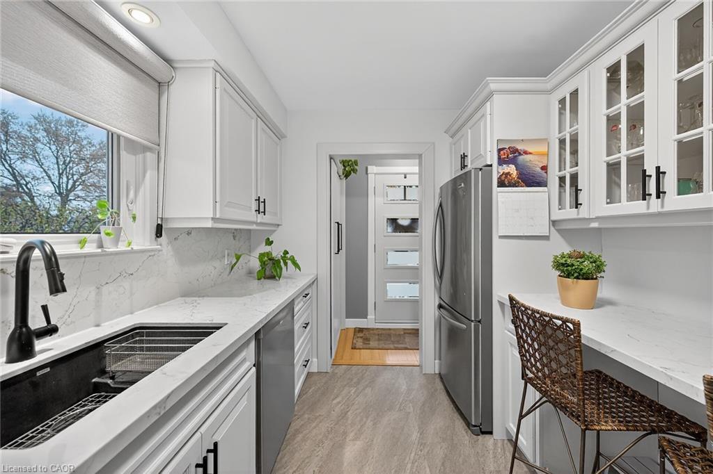 72 Viceroy Court, Hamilton, ON - Indoor Photo Showing Kitchen With Double Sink