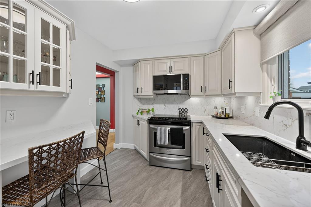 72 Viceroy Court, Hamilton, ON - Indoor Photo Showing Kitchen