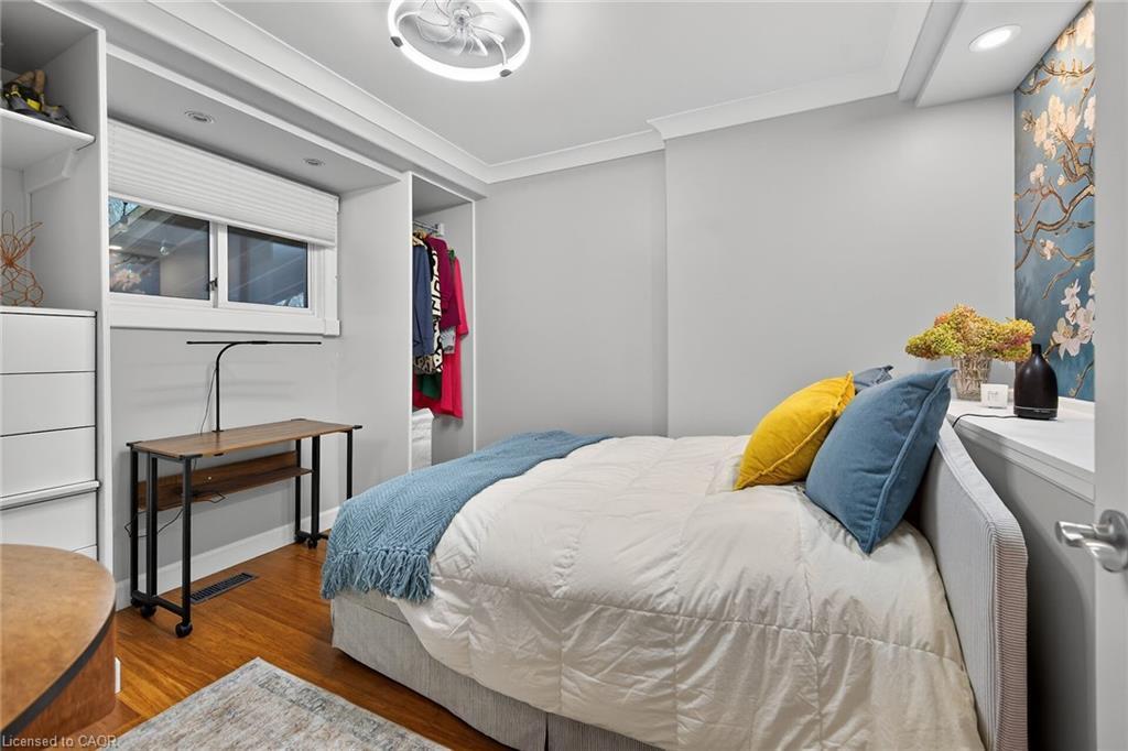 72 Viceroy Court, Hamilton, ON - Indoor Photo Showing Bedroom