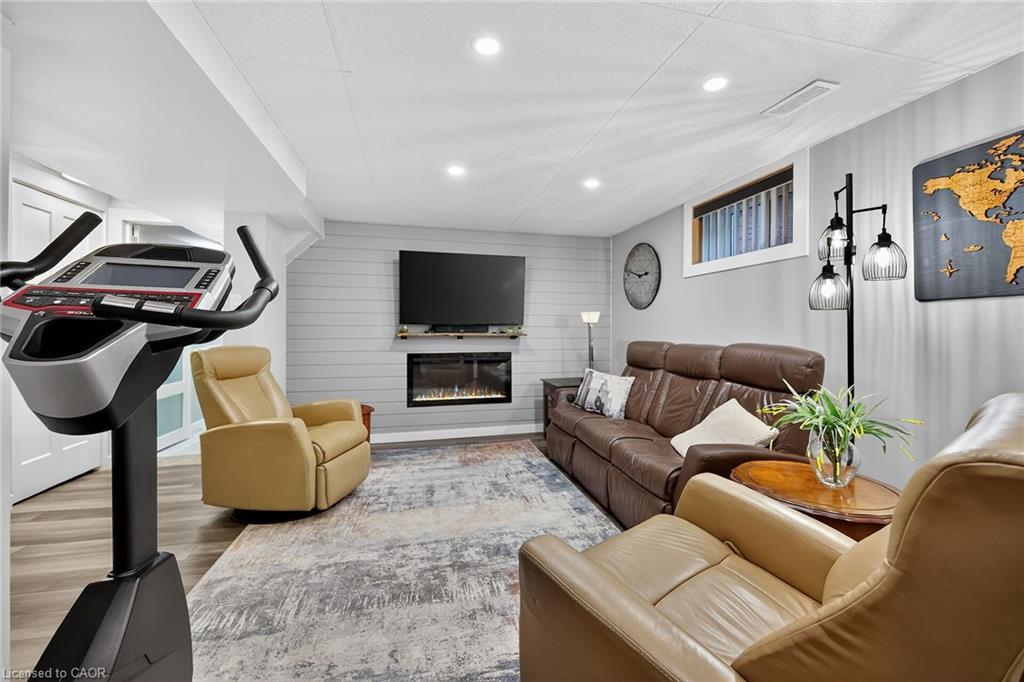 72 Viceroy Court, Hamilton, ON - Indoor With Fireplace