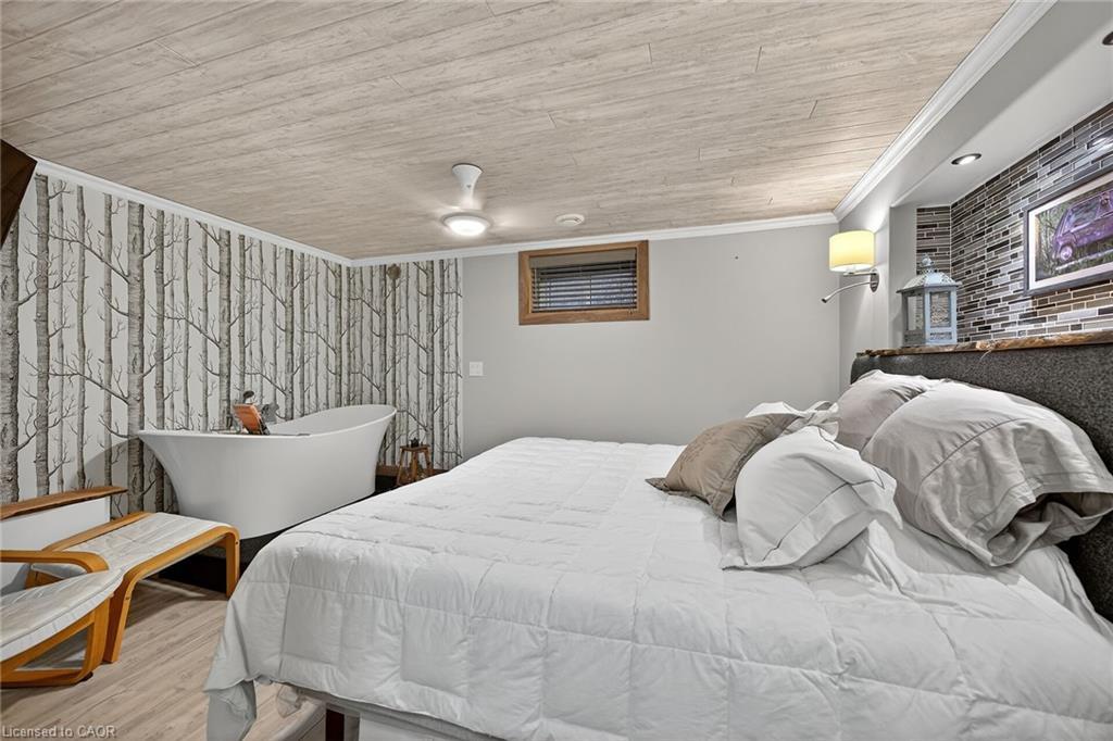 72 Viceroy Court, Hamilton, ON - Indoor Photo Showing Bedroom