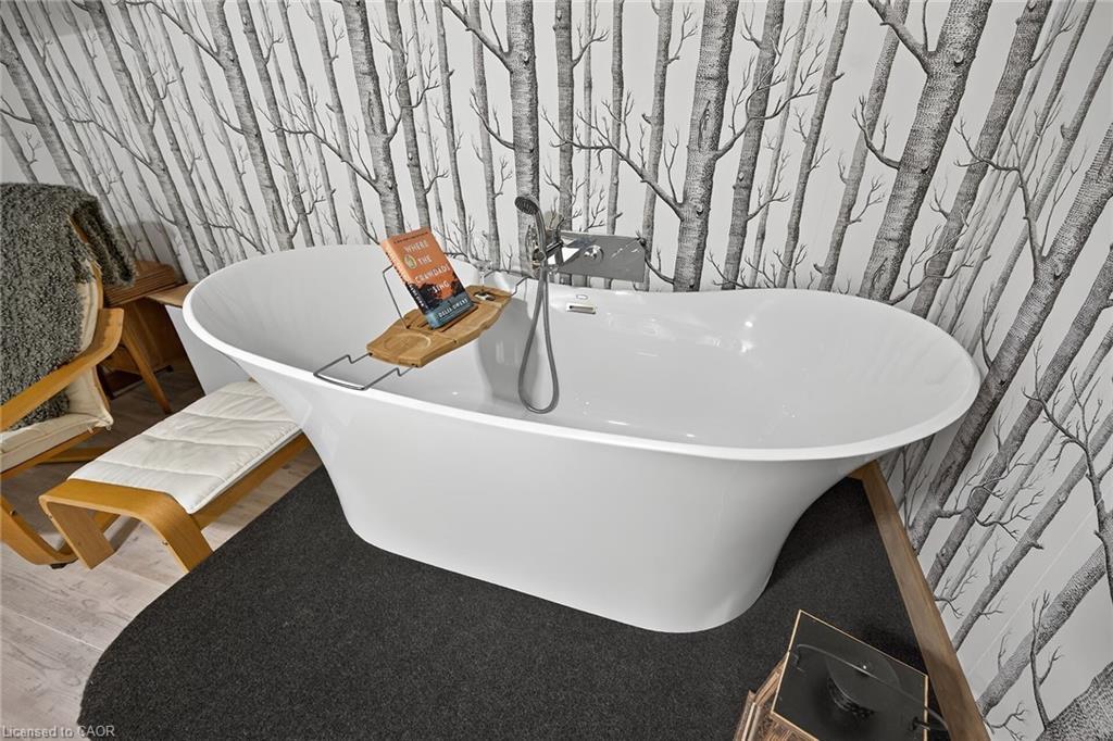 72 Viceroy Court, Hamilton, ON - Indoor Photo Showing Bathroom