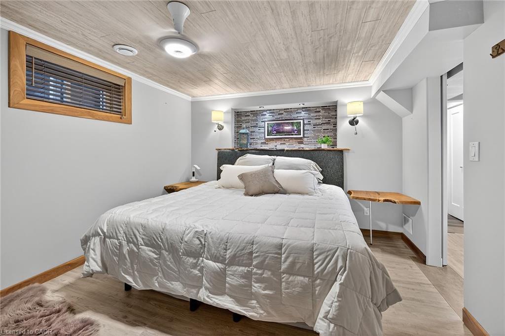 72 Viceroy Court, Hamilton, ON - Indoor Photo Showing Bedroom