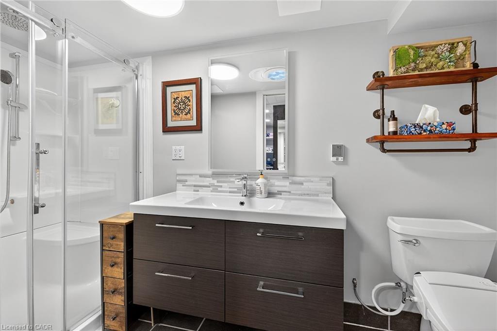 72 Viceroy Court, Hamilton, ON - Indoor Photo Showing Bathroom