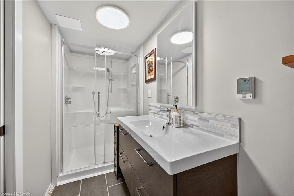72 Viceroy Court, Hamilton, ON - Indoor Photo Showing Bathroom
