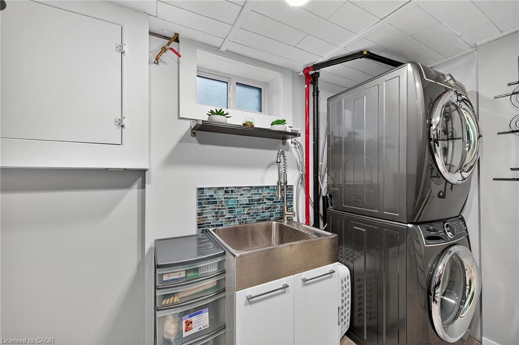 72 Viceroy Court, Hamilton, ON - Indoor Photo Showing Laundry Room