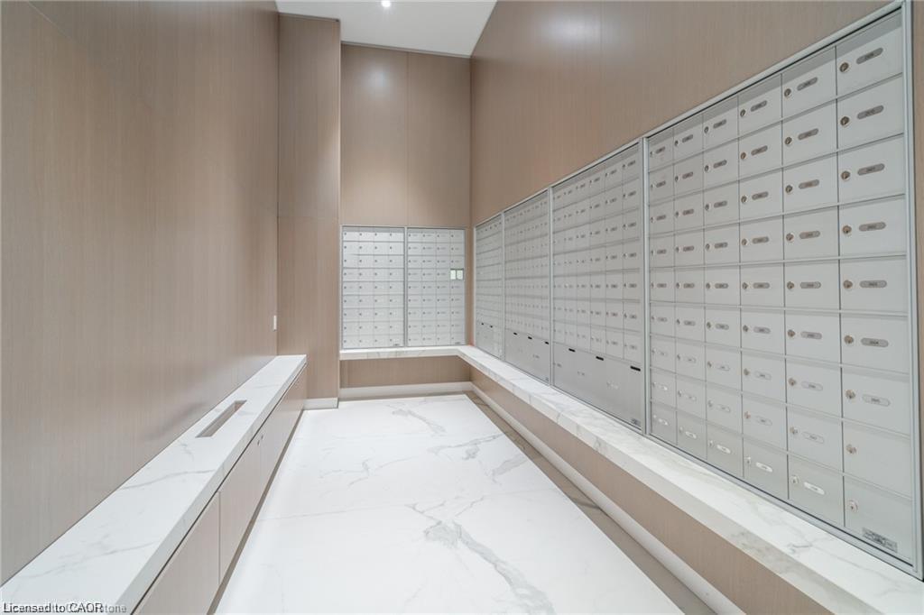 2206-370 Martha Street, Burlington, ON - Indoor Photo Showing Other Room