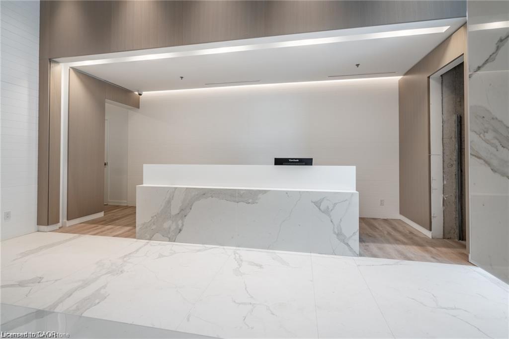 2206-370 Martha Street, Burlington, ON - Indoor