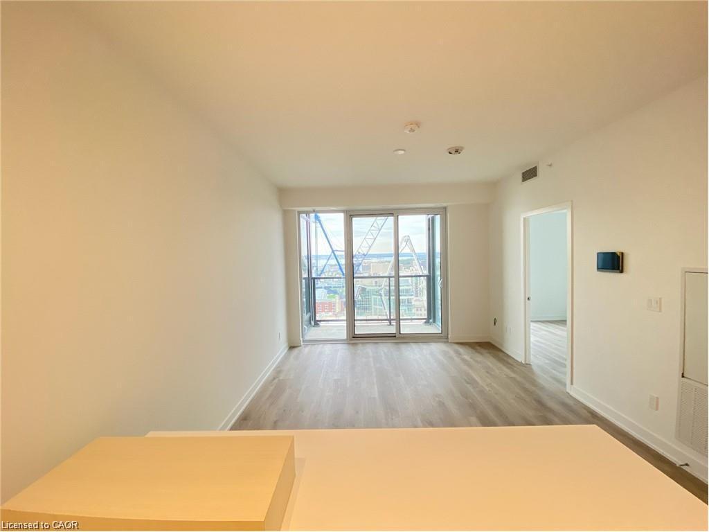 2206-370 Martha Street, Burlington, ON - Indoor Photo Showing Other Room