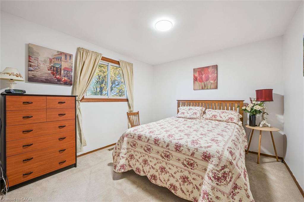217 Johanna Drive, Cambridge, ON - Indoor Photo Showing Bedroom