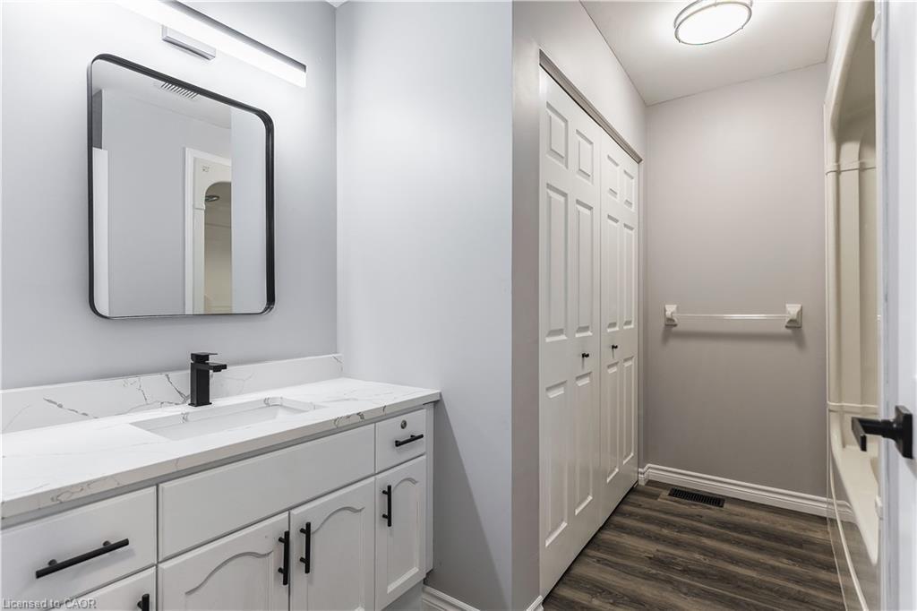 20-1030 Colborne Street E, Brantford, ON - Indoor Photo Showing Bathroom