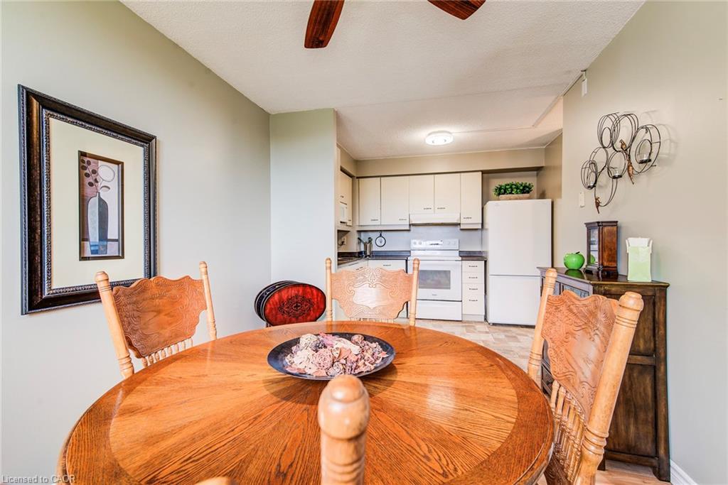 405-89 Westwood Road, Guelph, ON - Indoor Photo Showing Dining Room