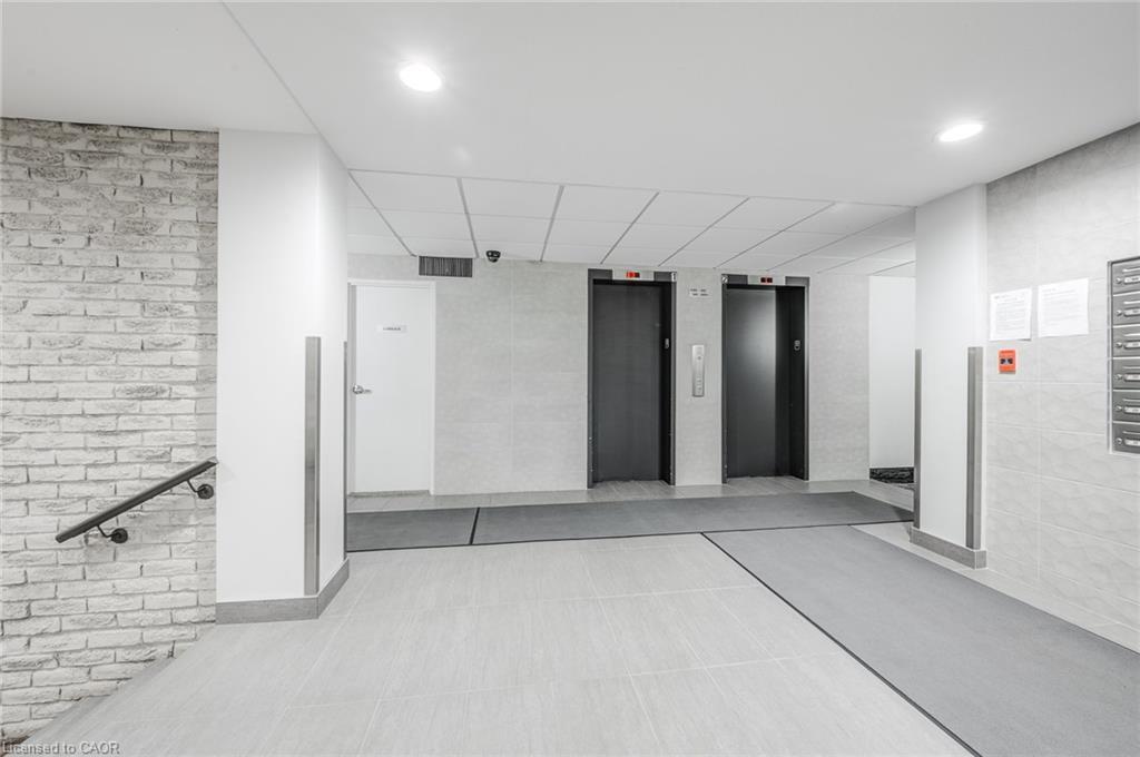 405-89 Westwood Road, Guelph, ON - Indoor Photo Showing Other Room