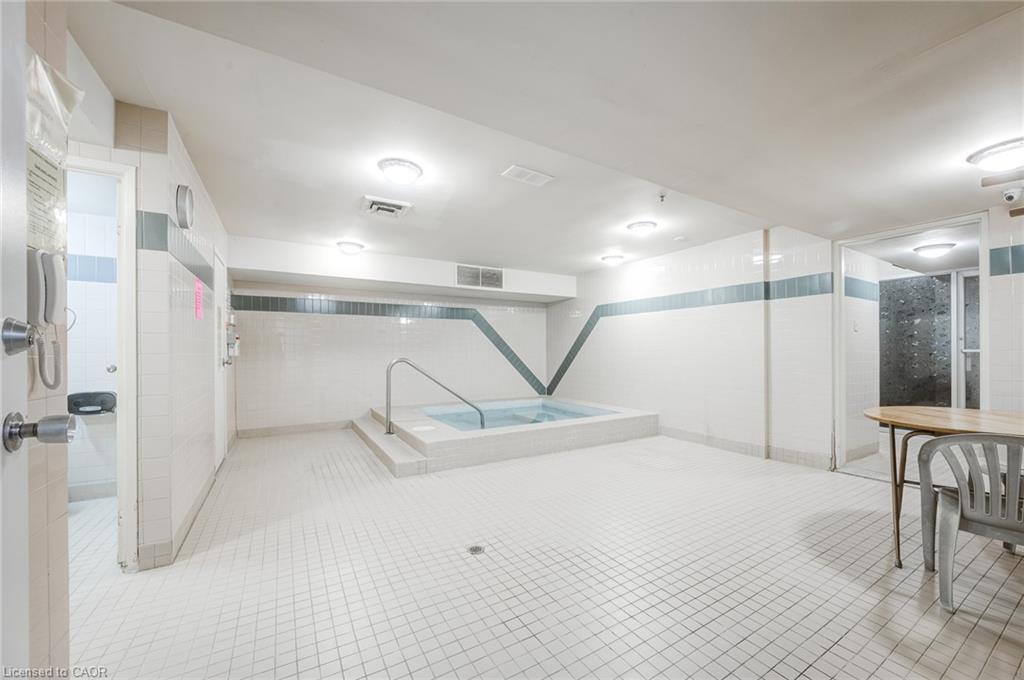 405-89 Westwood Road, Guelph, ON - Indoor Photo Showing Other Room