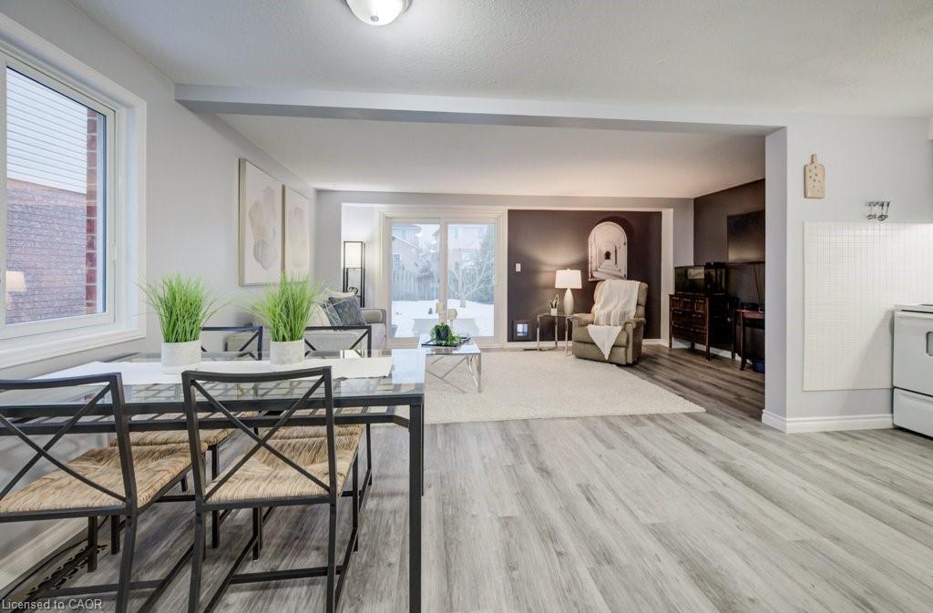 33 Orchid Crescent, Kitchener, ON - Indoor Photo Showing Living Room