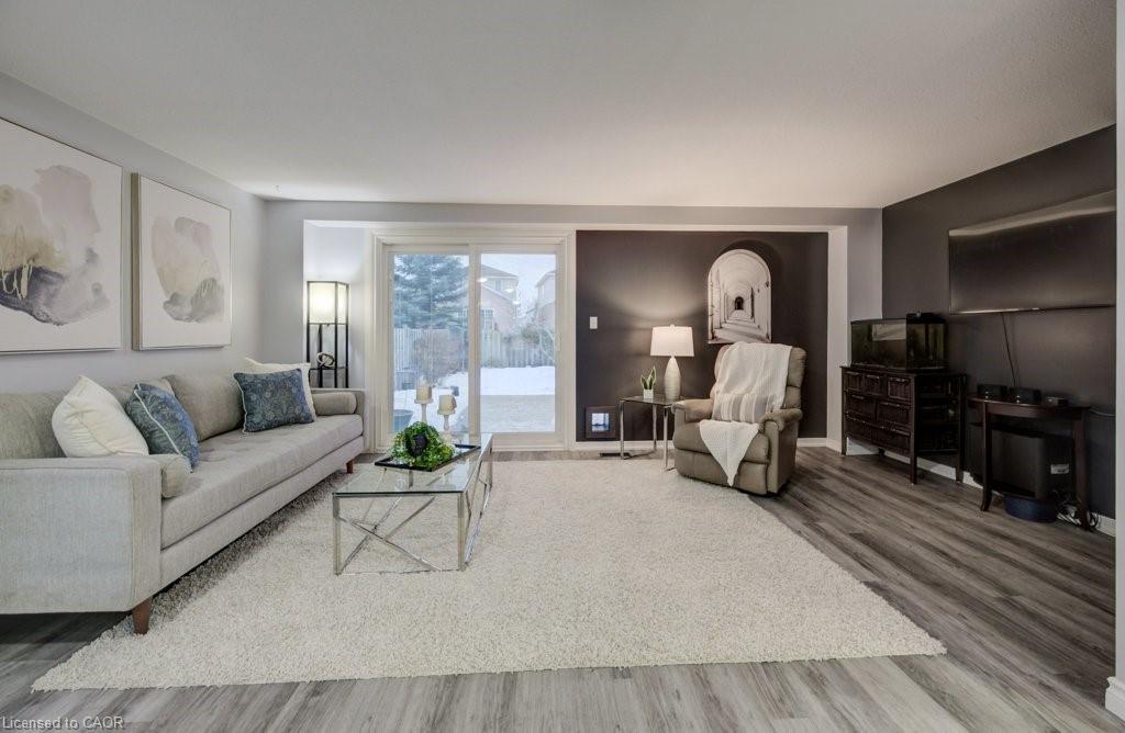 33 Orchid Crescent, Kitchener, ON - Indoor Photo Showing Living Room