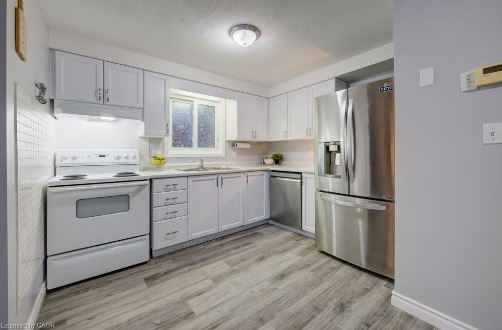 33 Orchid Crescent, Kitchener, ON - Indoor Photo Showing Kitchen