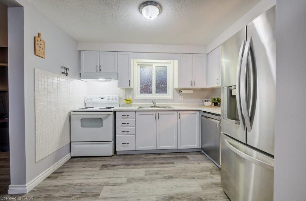 33 Orchid Crescent, Kitchener, ON - Indoor Photo Showing Kitchen