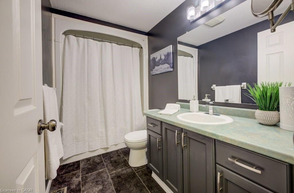 33 Orchid Crescent, Kitchener, ON - Indoor Photo Showing Bathroom