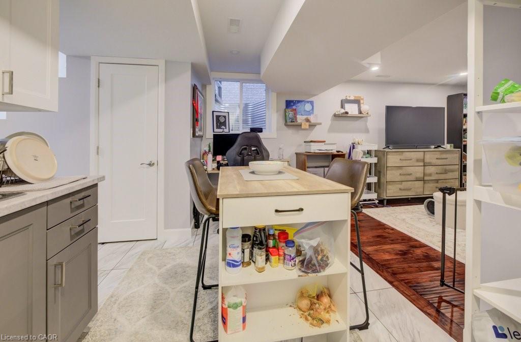 33 Orchid Crescent, Kitchener, ON - Indoor Photo Showing Kitchen