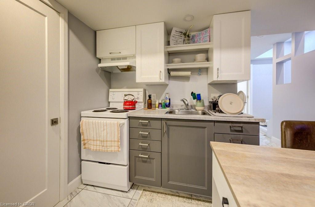 33 Orchid Crescent, Kitchener, ON - Indoor Photo Showing Kitchen