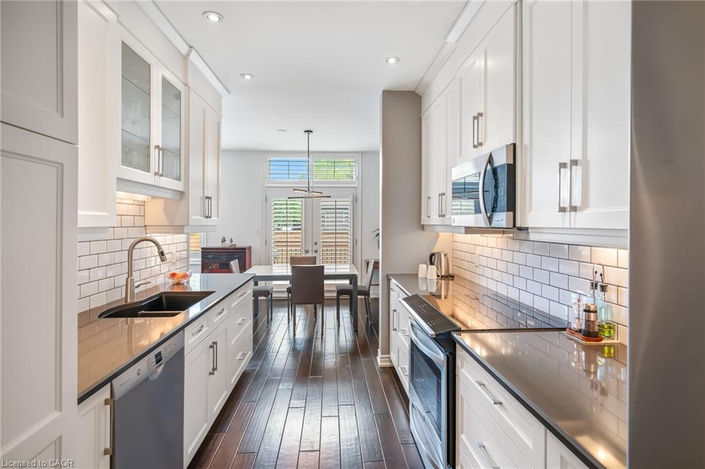 33-88 Lakeport Road, St. Catharines, ON - Indoor Photo Showing Kitchen With Double Sink With Upgraded Kitchen
