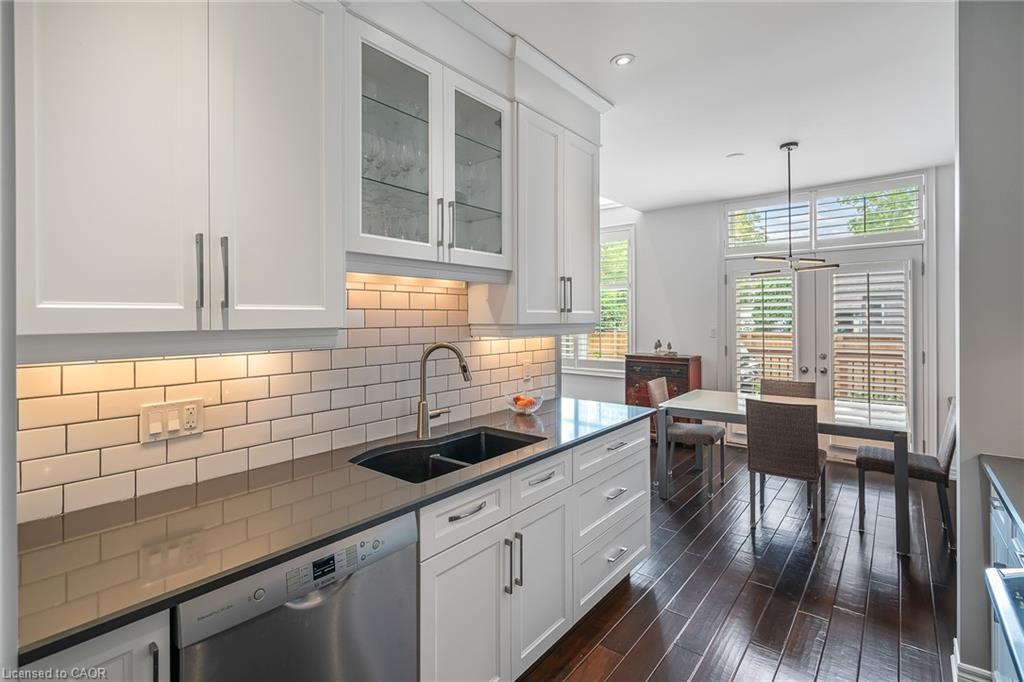 33-88 Lakeport Road, St. Catharines, ON - Indoor Photo Showing Kitchen With Double Sink With Upgraded Kitchen