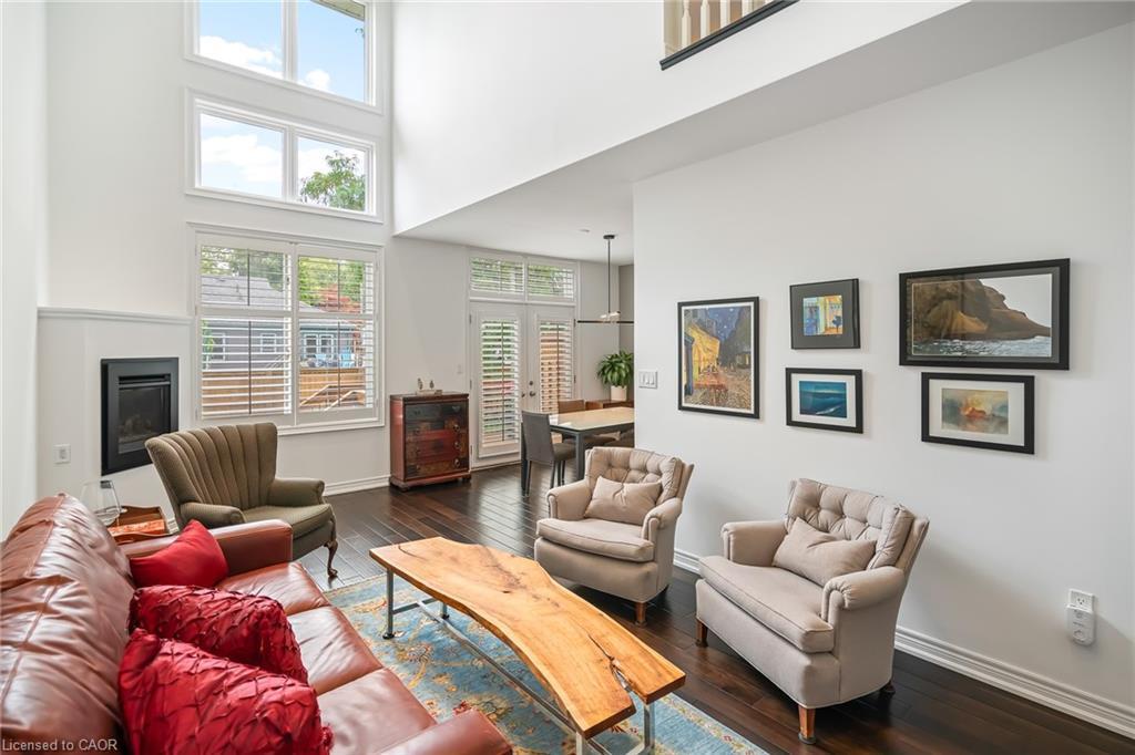 33-88 Lakeport Road, St. Catharines, ON - Indoor Photo Showing Living Room With Fireplace