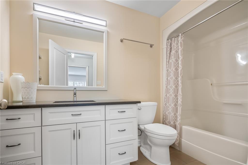 33-88 Lakeport Road, St. Catharines, ON - Indoor Photo Showing Bathroom