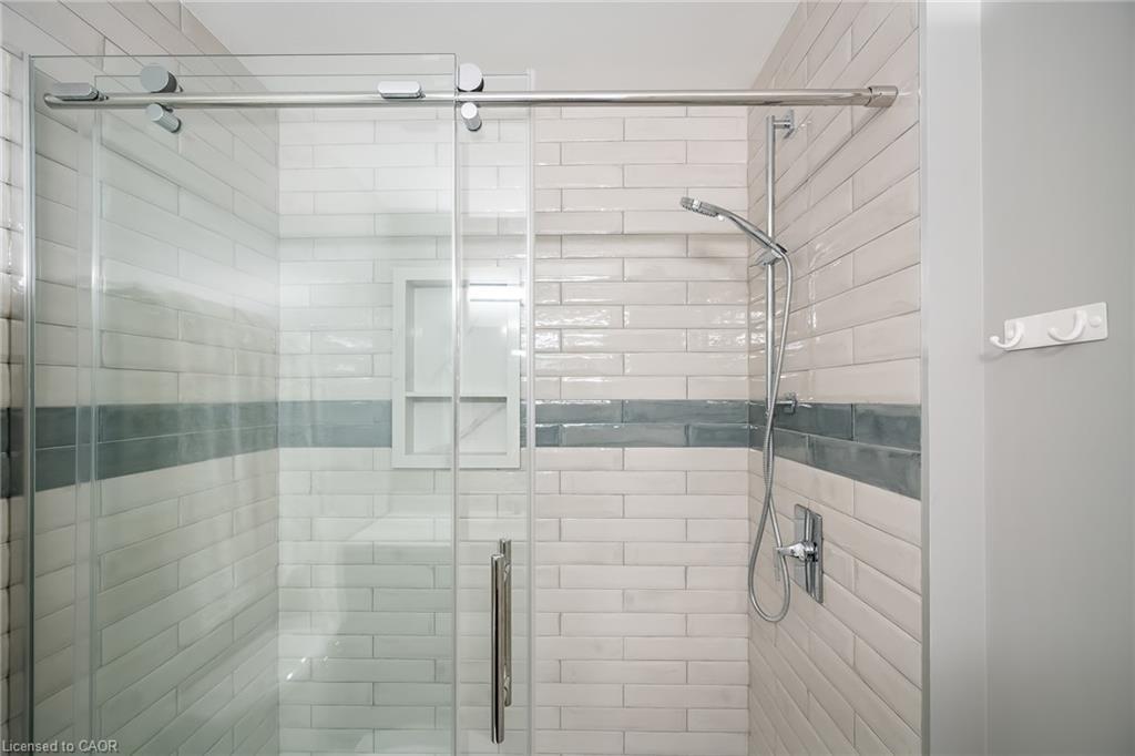 33-88 Lakeport Road, St. Catharines, ON - Indoor Photo Showing Bathroom