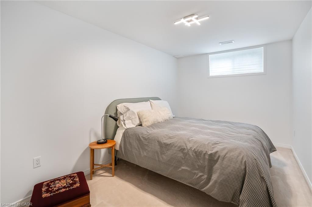 33-88 Lakeport Road, St. Catharines, ON - Indoor Photo Showing Bedroom