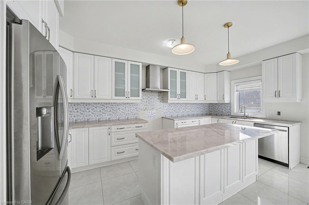 343 Northglen Boulevard, Bowmanville, ON - Indoor Photo Showing Kitchen With Upgraded Kitchen