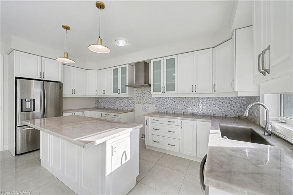 343 Northglen Boulevard, Bowmanville, ON - Indoor Photo Showing Kitchen With Upgraded Kitchen