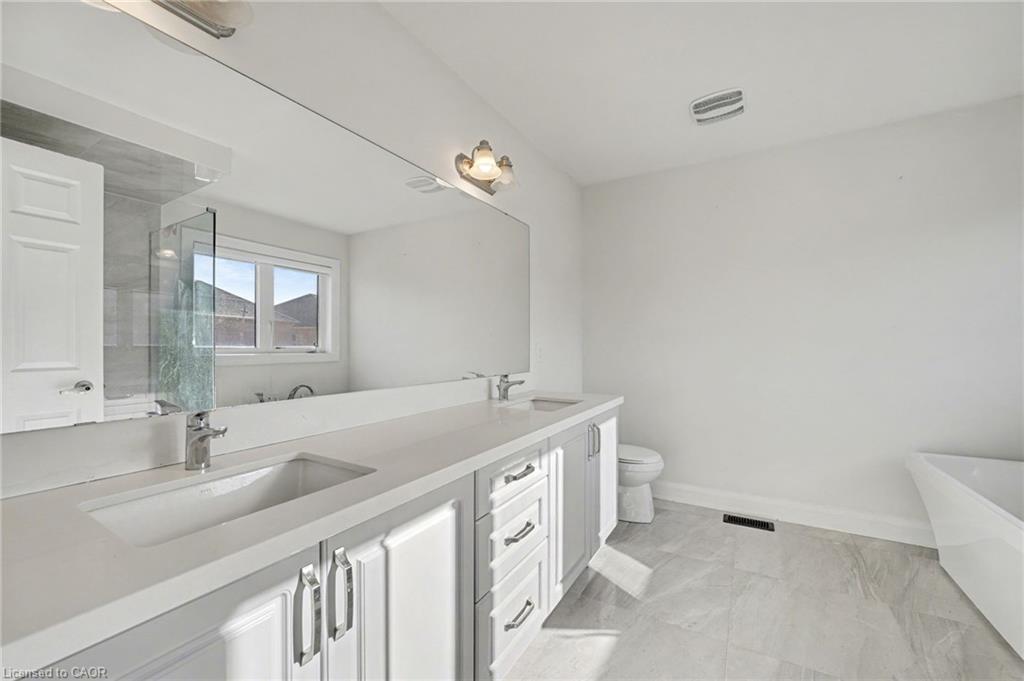 343 Northglen Boulevard, Bowmanville, ON - Indoor Photo Showing Bathroom