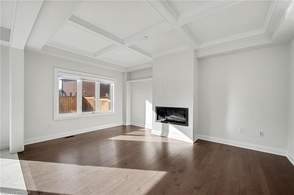 343 Northglen Boulevard, Bowmanville, ON - Indoor Photo Showing Living Room With Fireplace