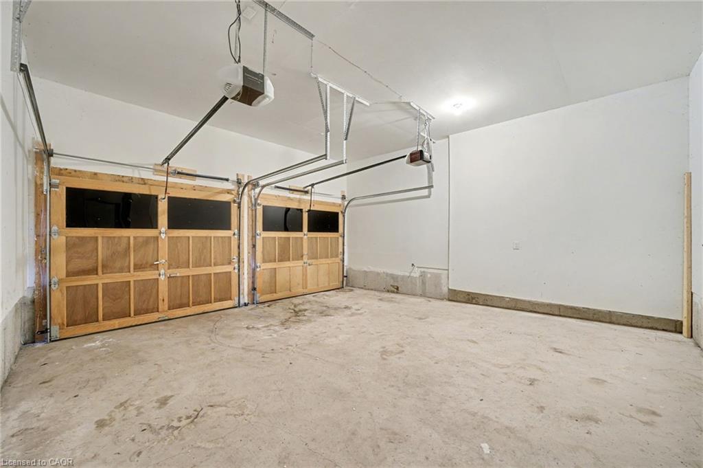 343 Northglen Boulevard, Bowmanville, ON - Indoor Photo Showing Garage