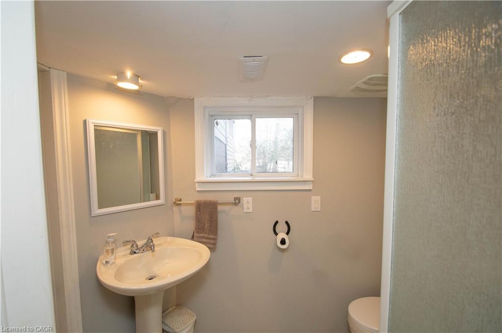 535 Mcdowell Road E, Simcoe, ON - Indoor Photo Showing Bathroom