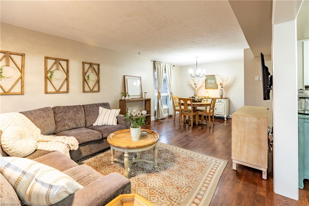 83 Burnaby Crescent, Kitchener, ON - Indoor Photo Showing Living Room