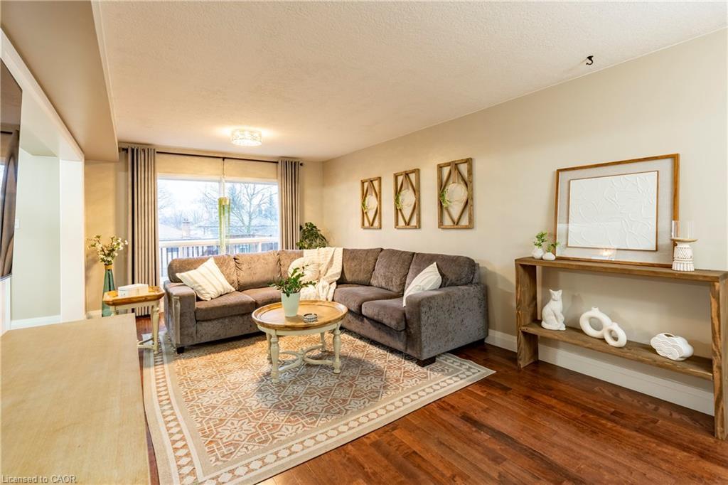 83 Burnaby Crescent, Kitchener, ON - Indoor Photo Showing Living Room